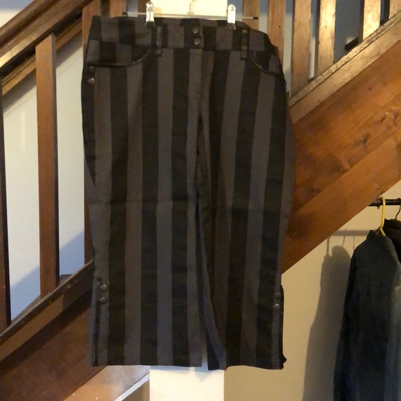 RARE Lip Service Paycho Circus Y2K goth 3/4 capri pants in Black & Grey 2XL - Picture 5 of 7